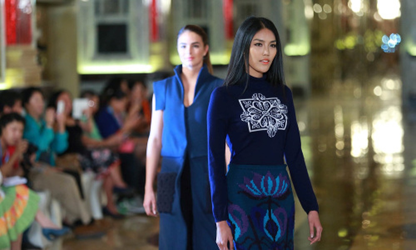 Lan Khue tu tin trinh dien thoi trang tai Fashion Show-Hinh-4